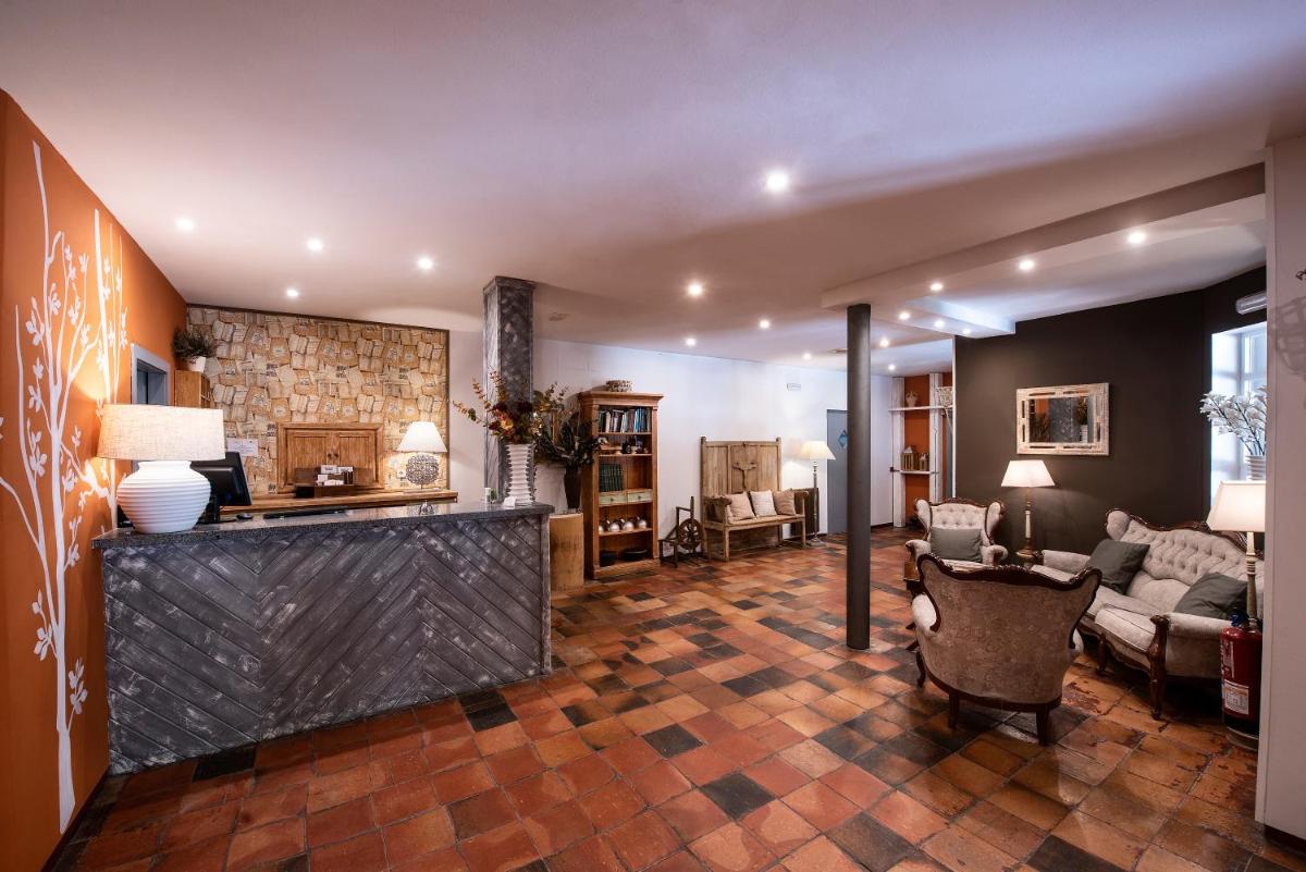 Hotel La Posada De Alameda - Housity