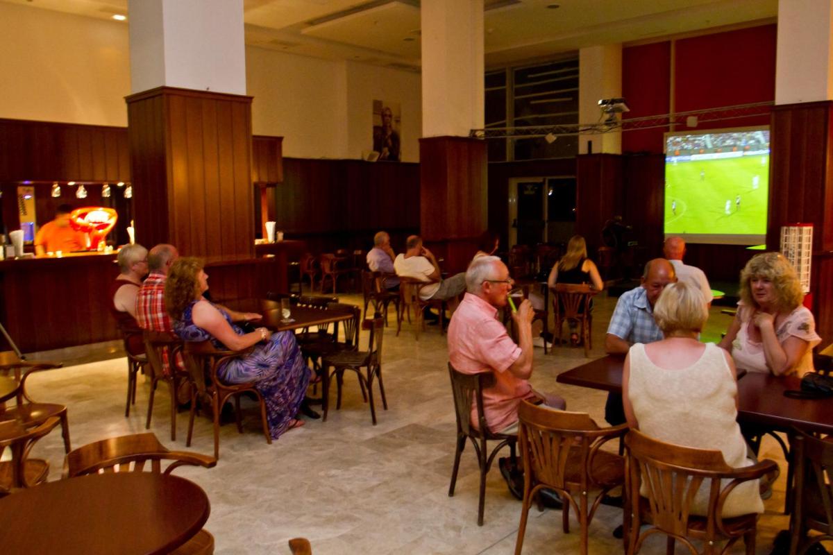 Clientes alojados en Hotel & SPA Dynastic