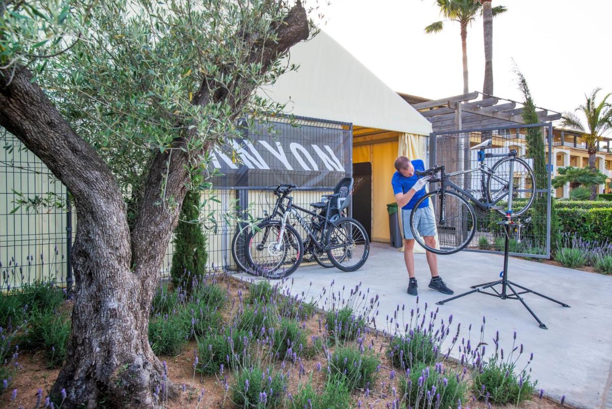 Montar en bicicleta en Club del Sol Aparthotel o alrededores