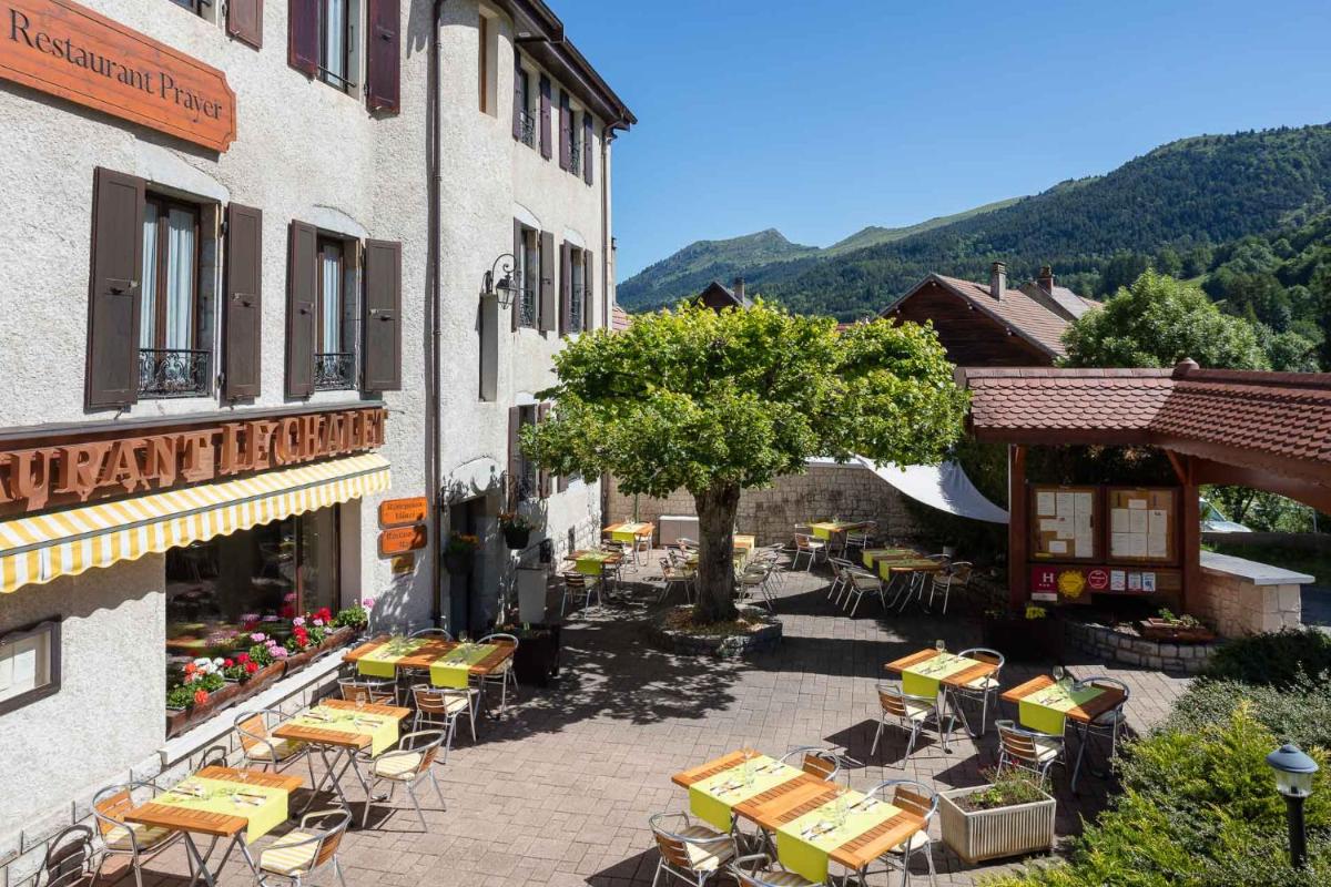 Vue générale sur la montagne ou vue sur la montagne depuis l'hôtel