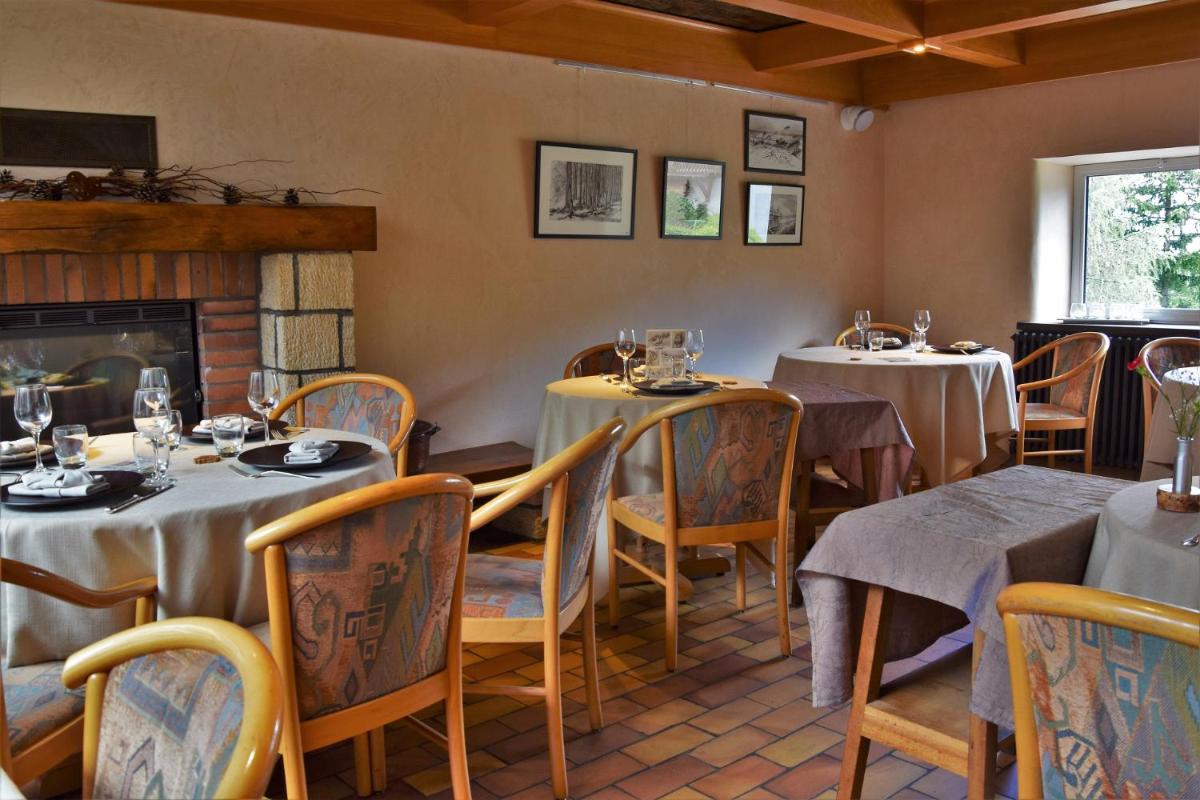 Restaurant ou autre lieu de restauration dans l'établissement Hotel le Chalet