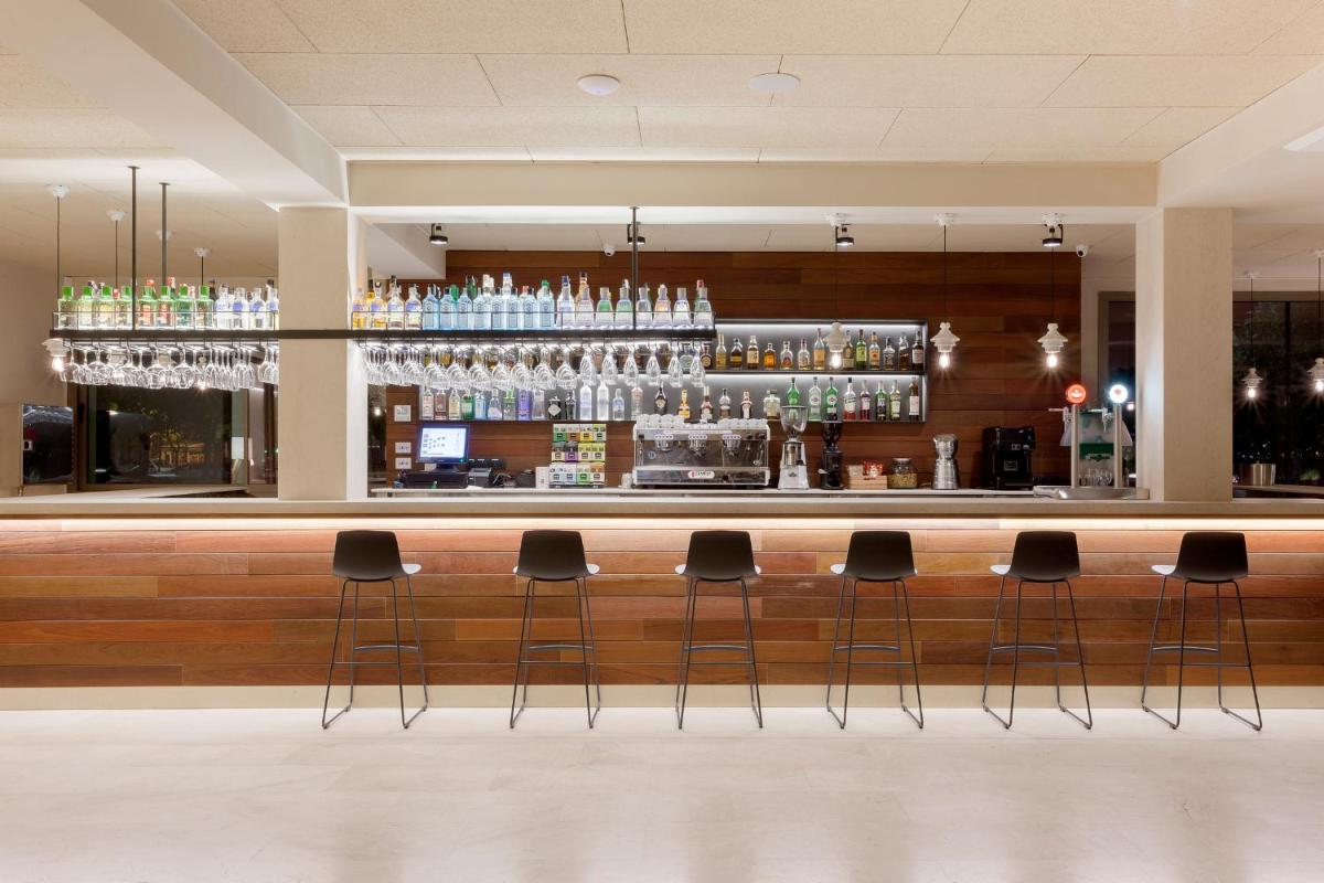 El salón o zona de bar de Hotel Maritim 4 Superior
