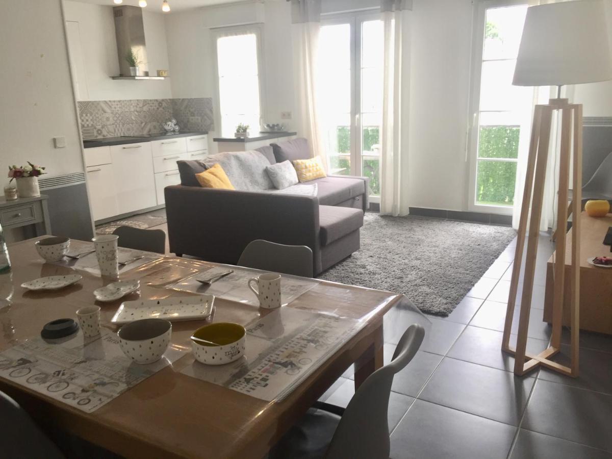 Julie's Homes Disneyland - Housity