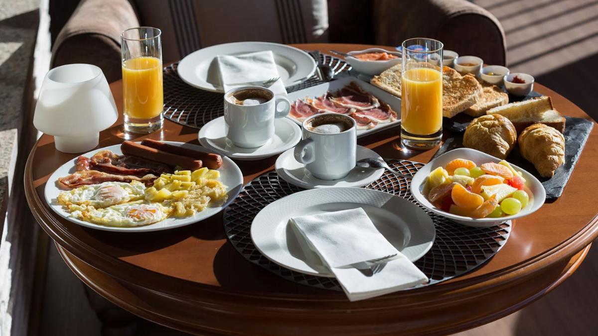 Comida en o cerca de este hotel