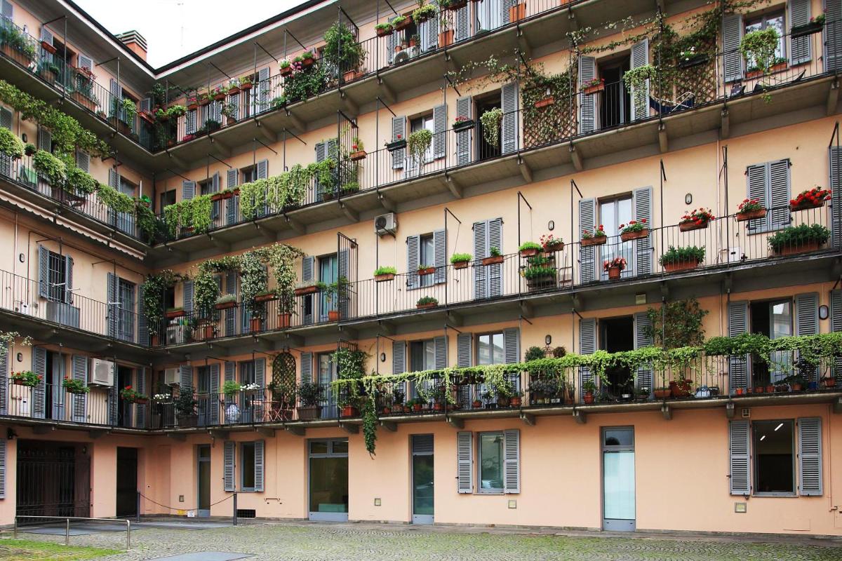 Game house in the center - Housity