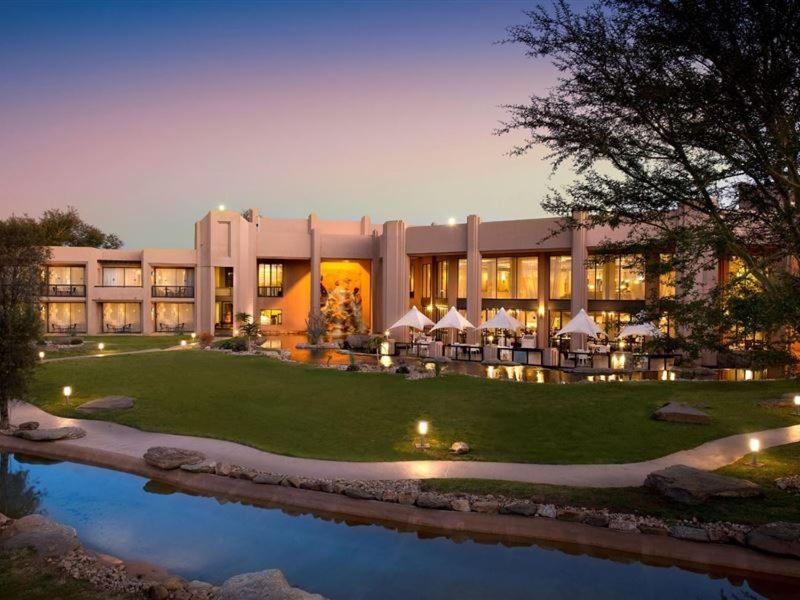 Suitetrails - Beautiful Studio! Modern, secure,comfy stay in Windhoek Golf Estate