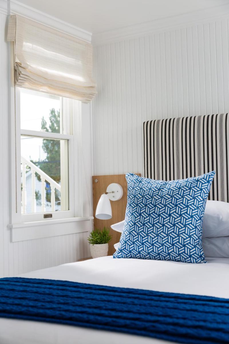 Blue - Inn on the Beach - Housity