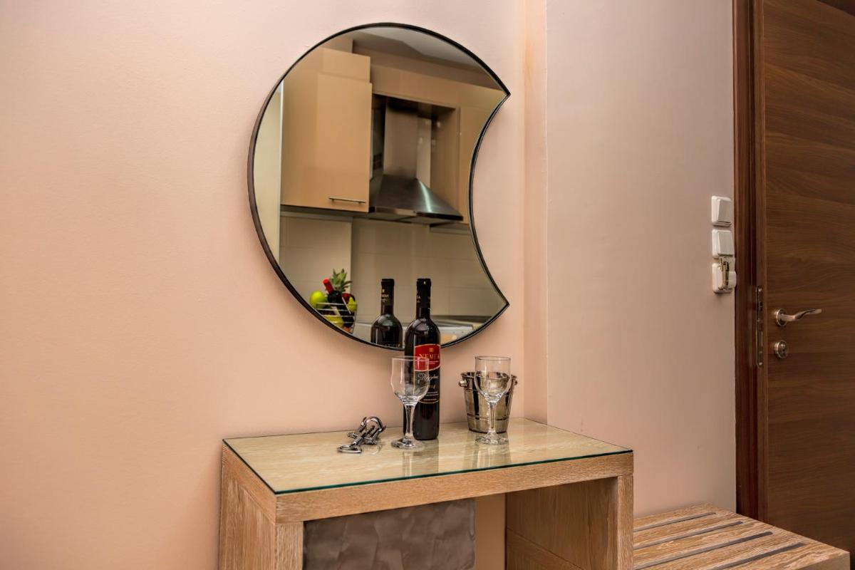 LE MONDE Seaview Suites - Housity