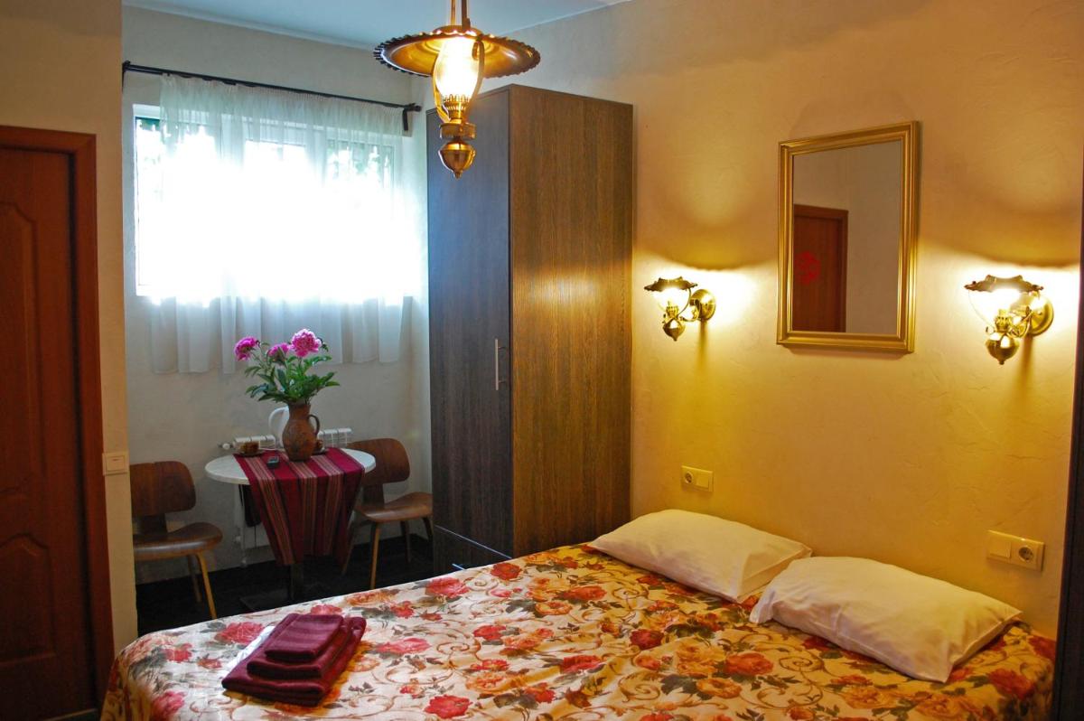 Hotel Hata - Housity