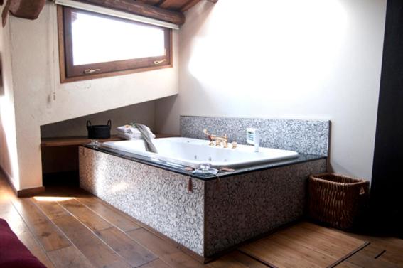 L'ARGOLLA HOTEL-Pizzeria - Housity
