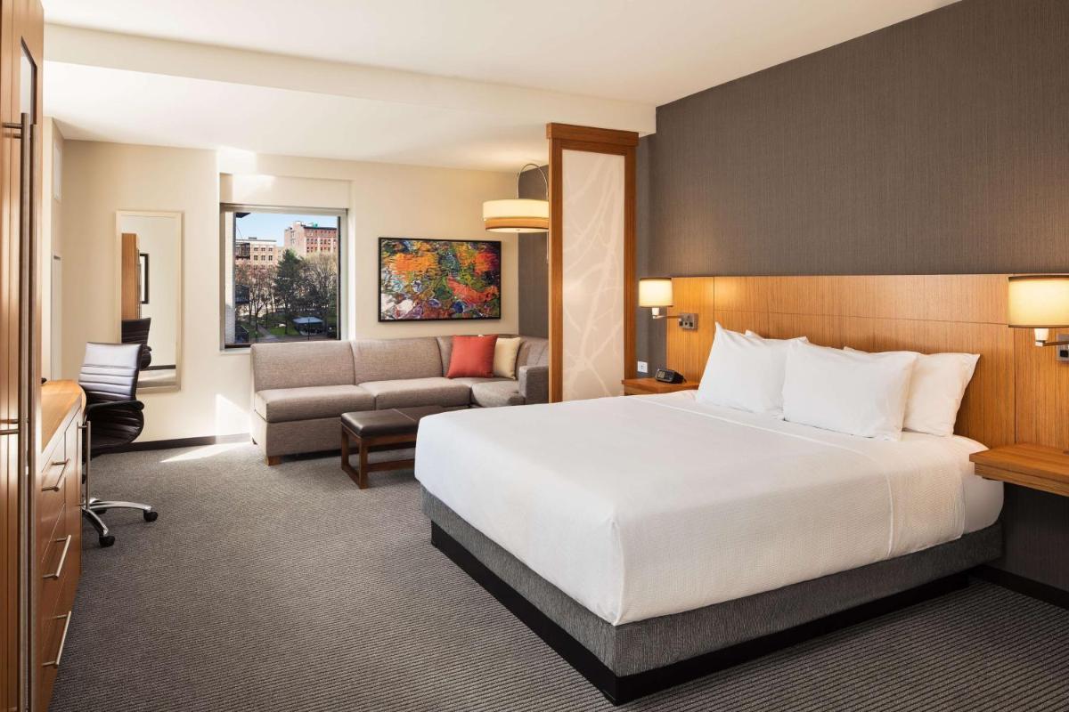 Hyatt Place Knoxville/Downtown - Housity