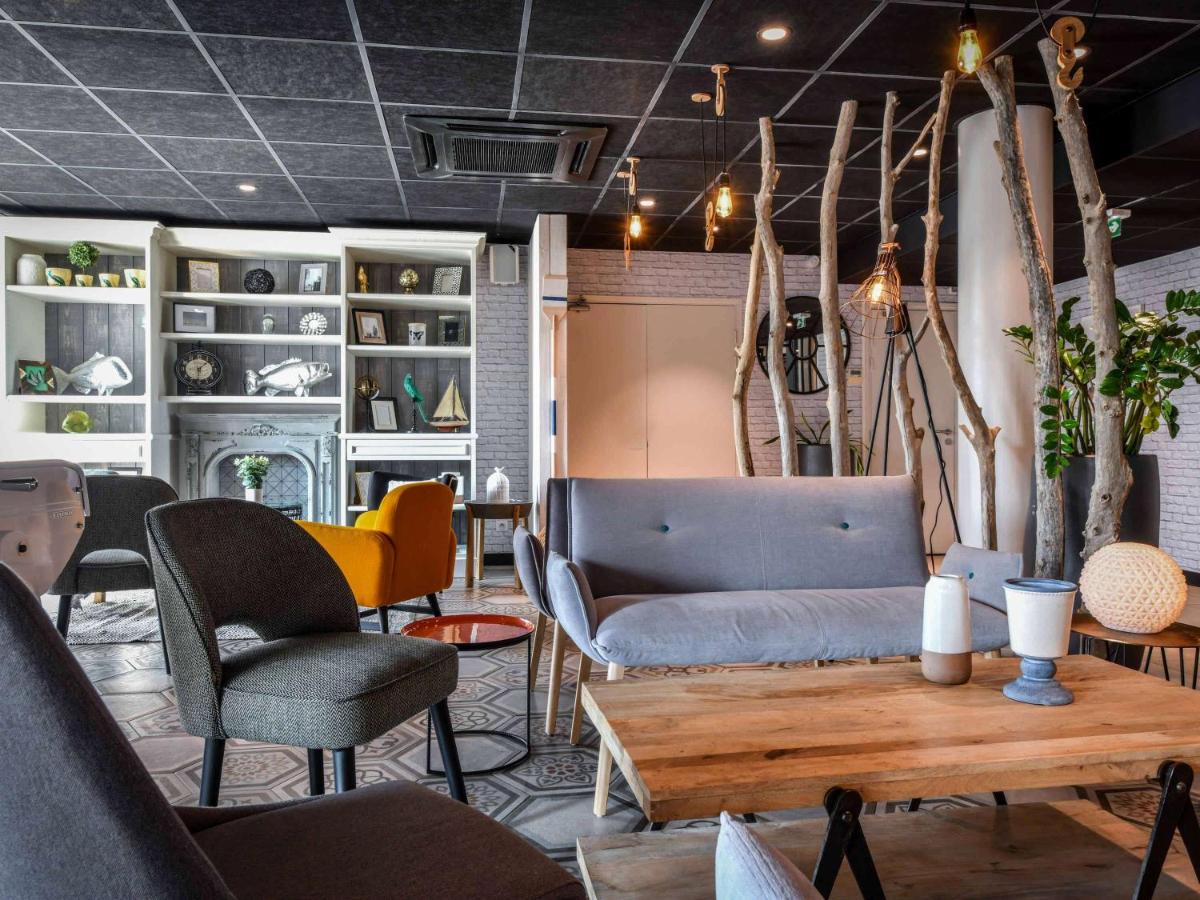 Coin salon dans l'établissement ibis styles La Rochelle Thalasso Chatelaillon