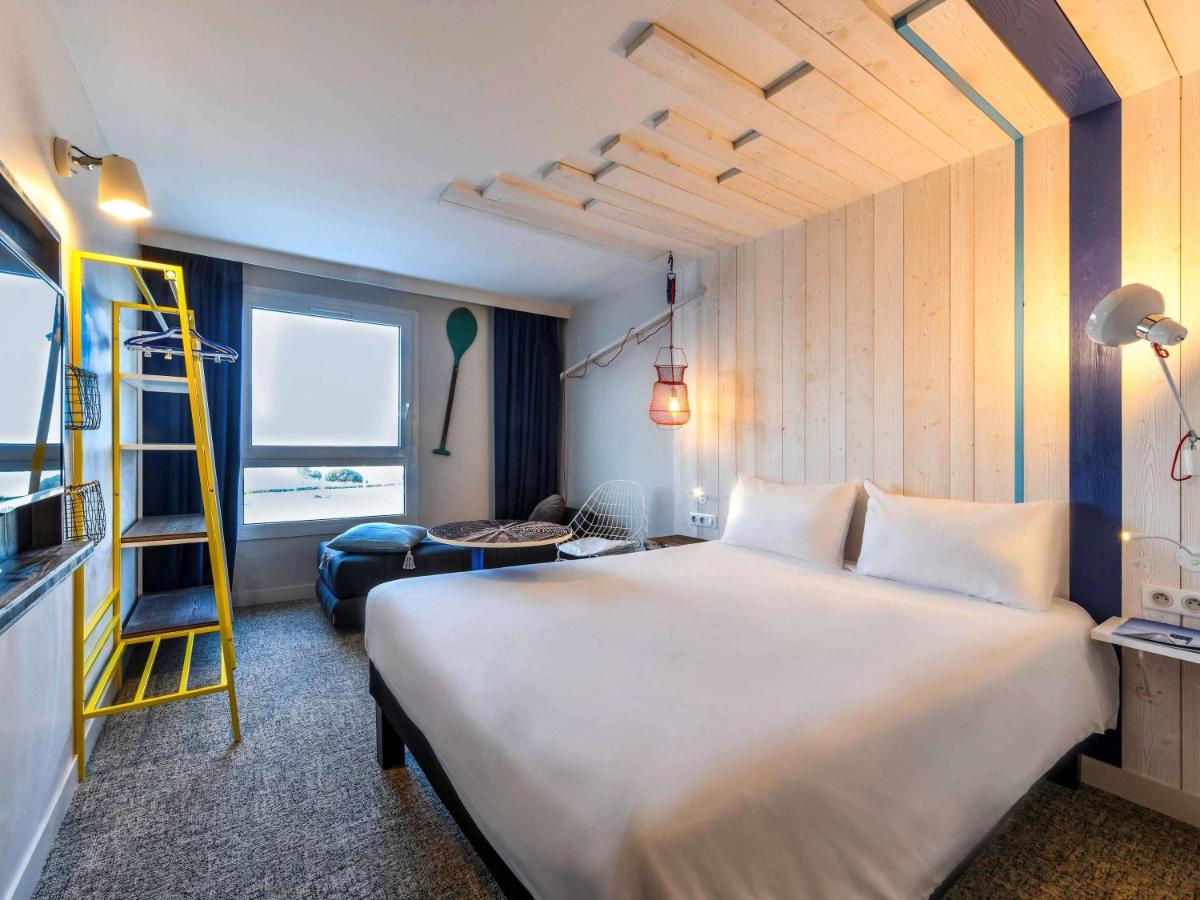 Un ou plusieurs lits dans un hébergement de l'établissement ibis styles La Rochelle Thalasso Chatelaillon