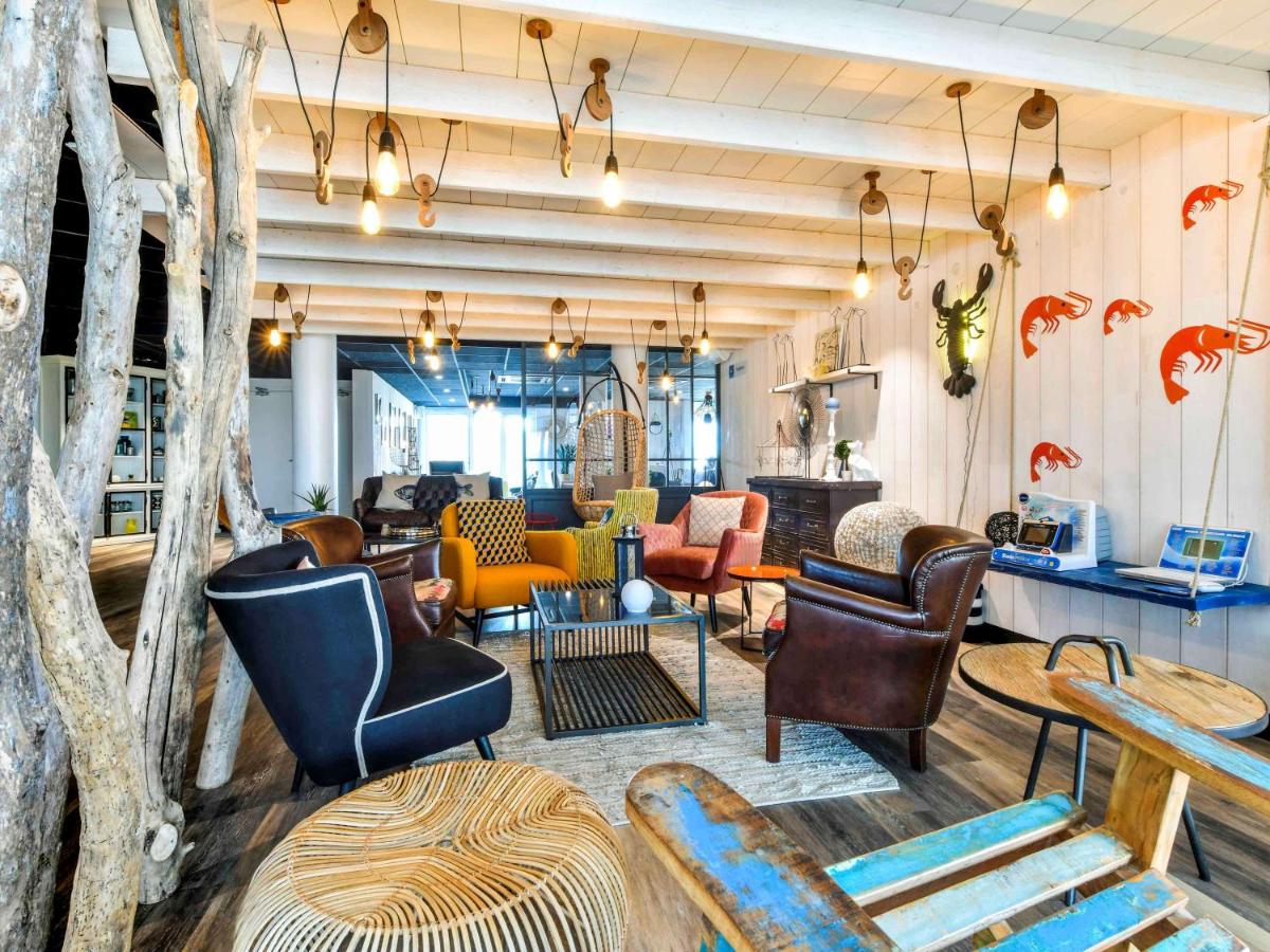 Coin salon dans l'établissement ibis styles La Rochelle Thalasso Chatelaillon