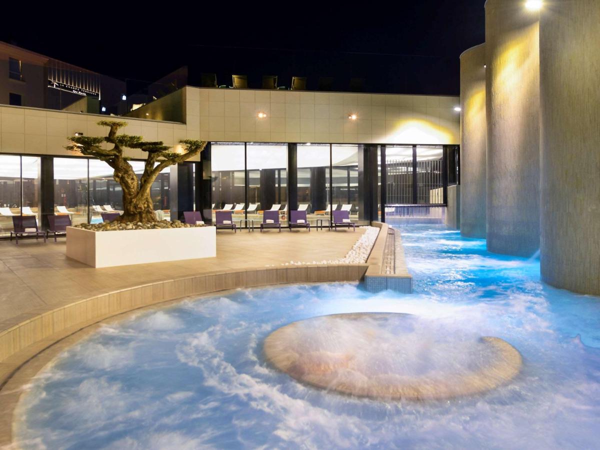 Piscine de l'établissement ibis styles La Rochelle Thalasso Chatelaillon ou située à proximité