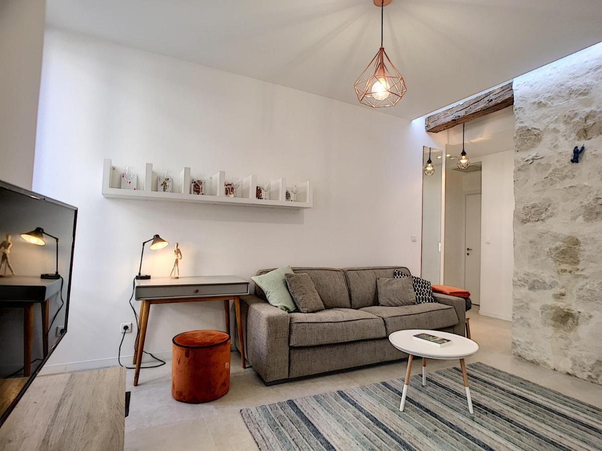 Nestor&Jeeves - HOUSE OF CARDS - Central - Very close sea - Housity