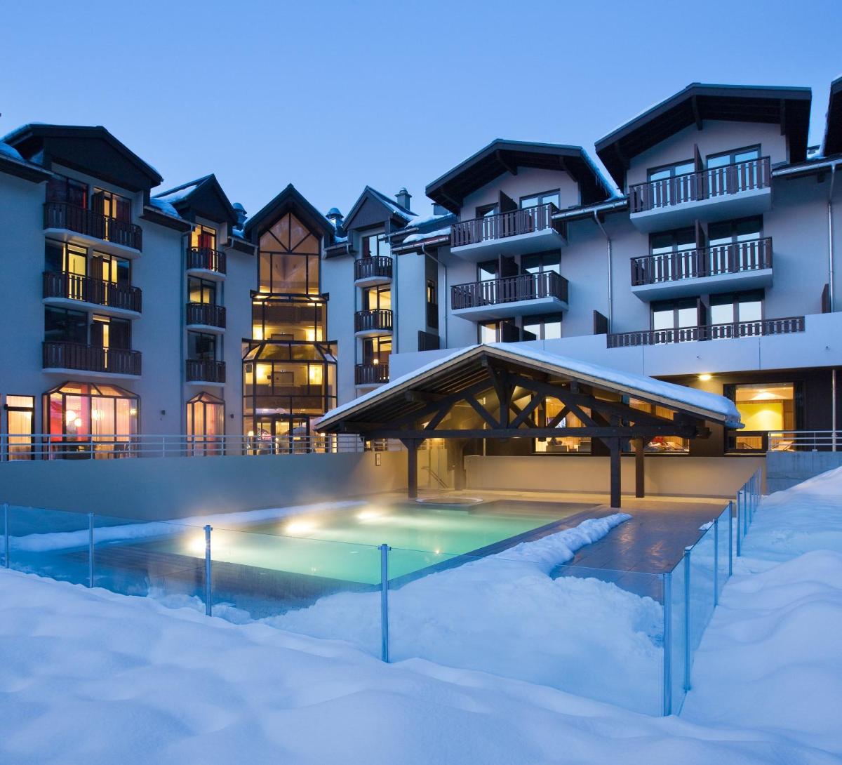 Piscine de l'établissement Hôtel Les Aiglons Chamonix ou située à proximité
