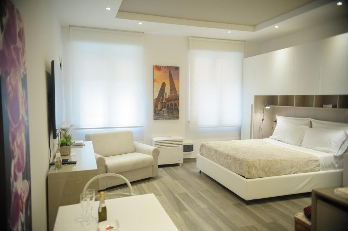 ANDREA LUXURY APARTMENTS Strada Maggiore Studio 1 - Housity