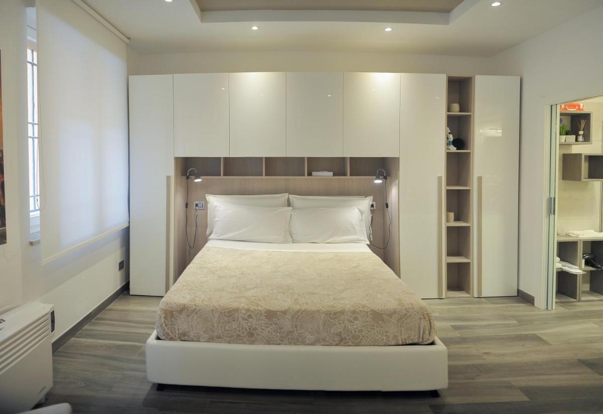 ANDREA LUXURY APARTMENTS Strada Maggiore Studio 1 - Housity
