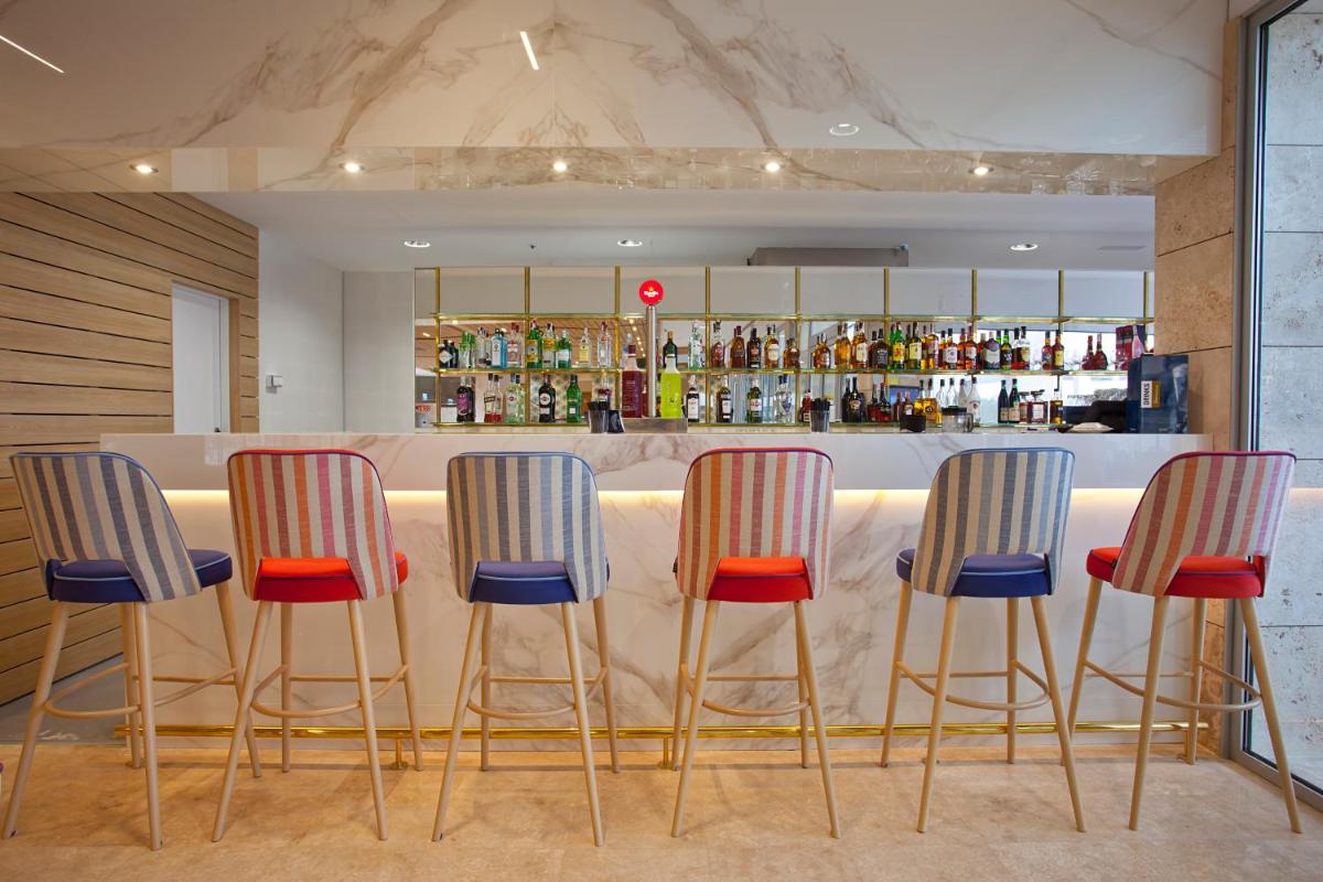Bebidas en Seth 55 Santo Tomas