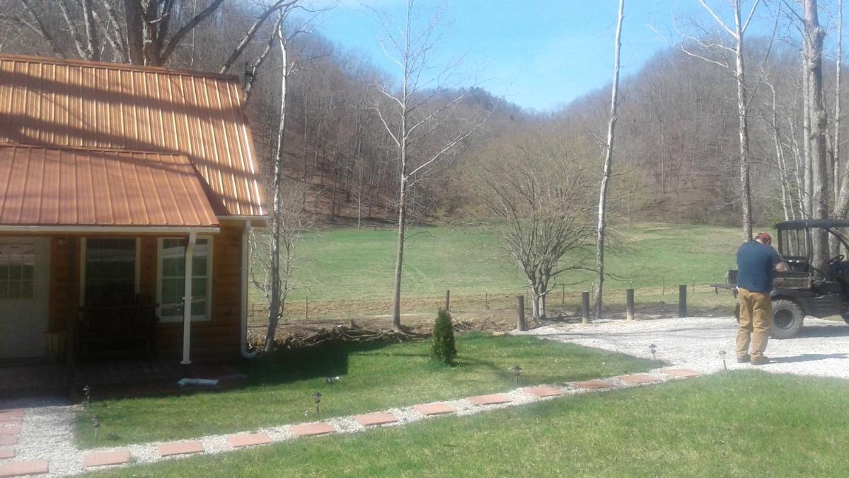 Tranquil Waters Cabin - Housity