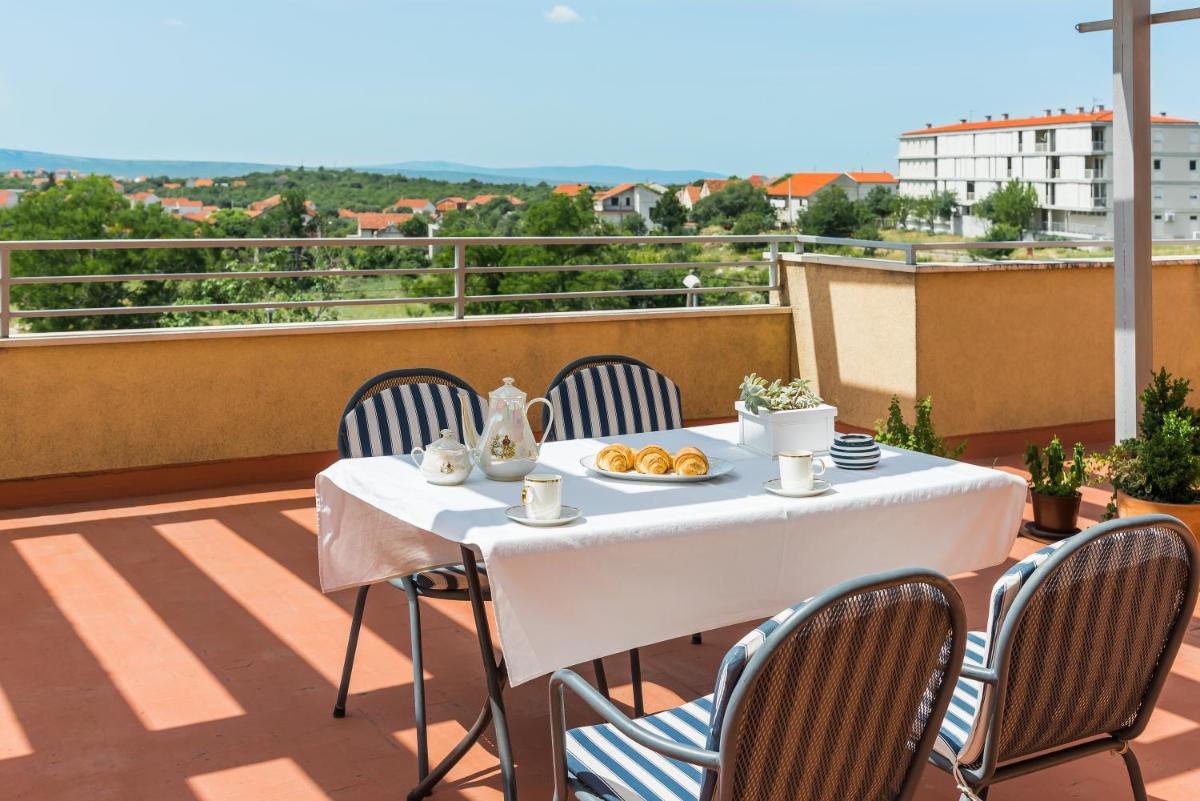 Apartment Promona Drniš - Housity