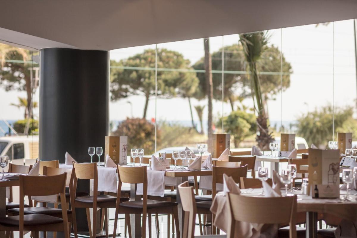 Un restaurante o sitio para comer en AQUA Hotel Promenade & Spa 4Sup