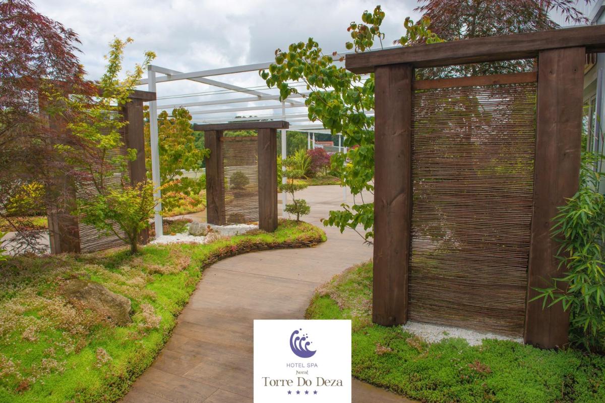 Jardín al aire libre en Hotel Spa Norat Torre Do Deza 4* Superior