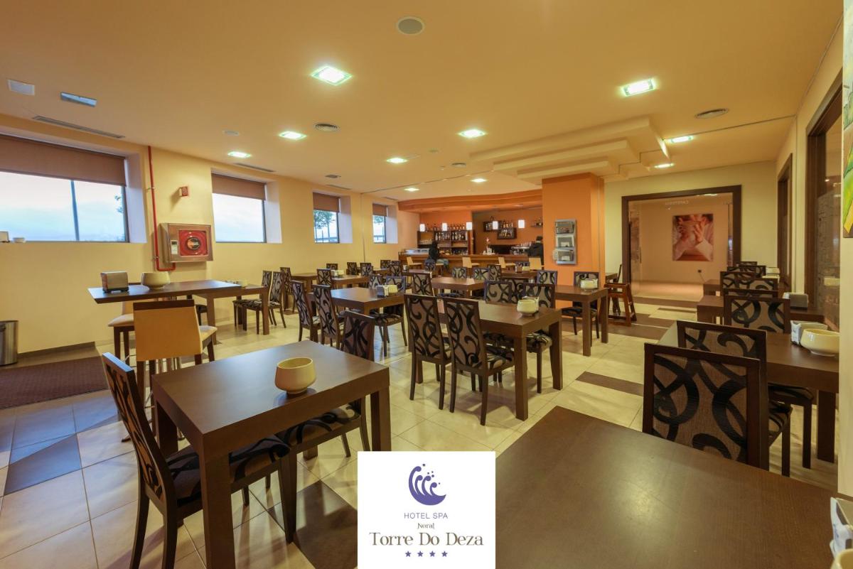 Un restaurante o sitio para comer en Hotel Spa Norat Torre Do Deza 4* Superior