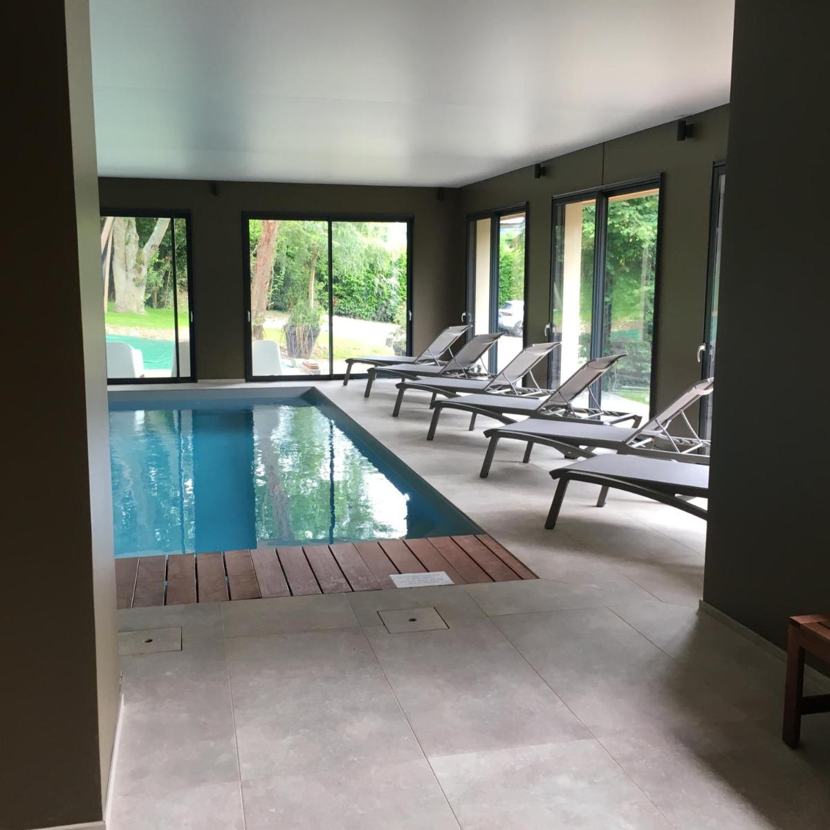 Piscine de l'établissement La Fraîchette-Hôtel & Spa ou située à proximité