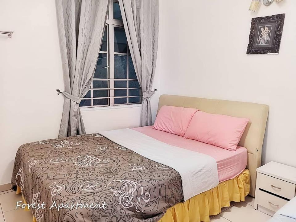 Crown Imperial Court - Housity