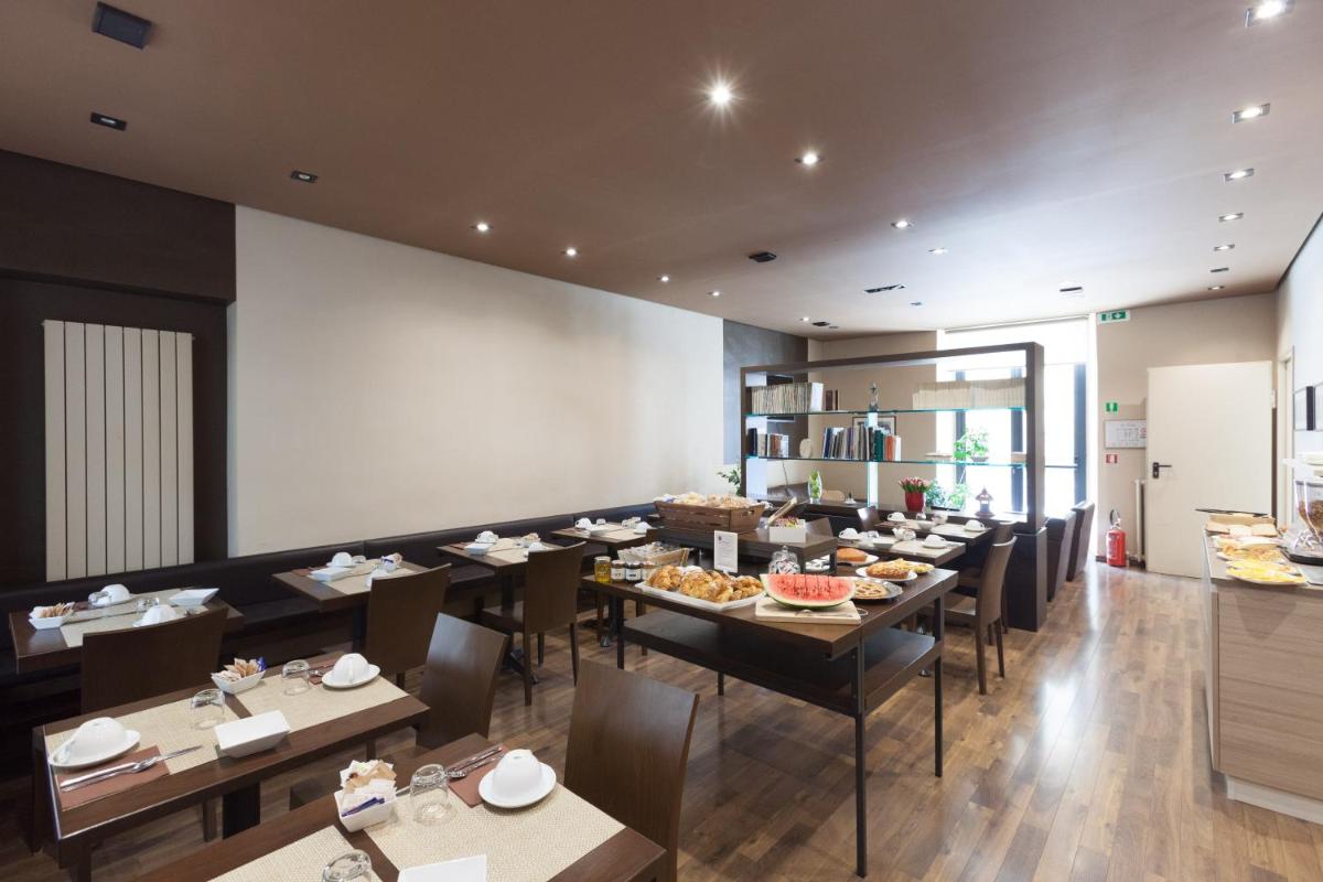 Cuneo Hotel - Housity