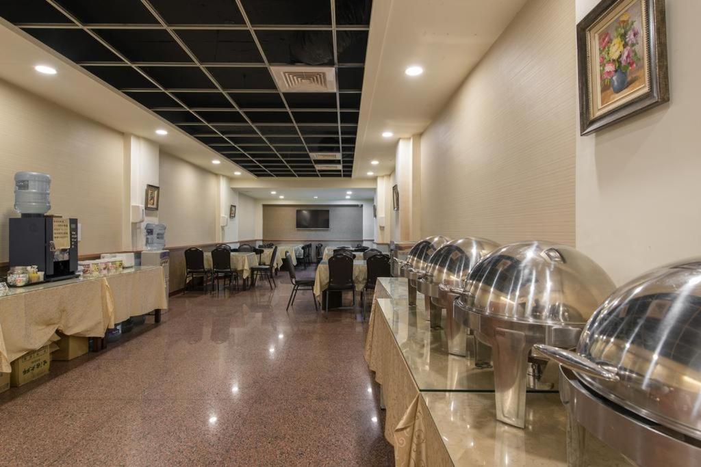 Lotus Yuan Business Hotel - Housity