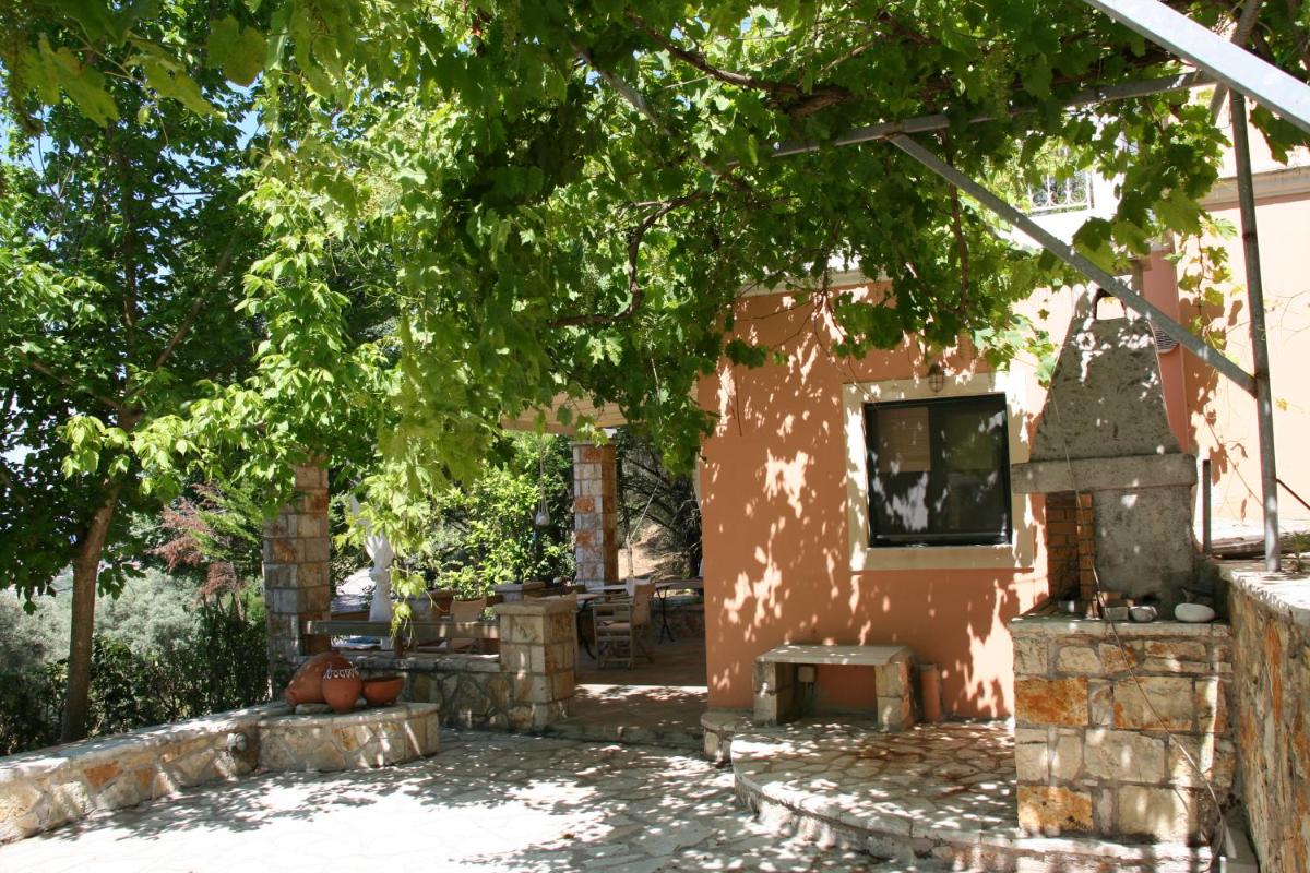 NIKO'S & KONSTANTINA'S FAMILY VACATION HOUSE - Housity