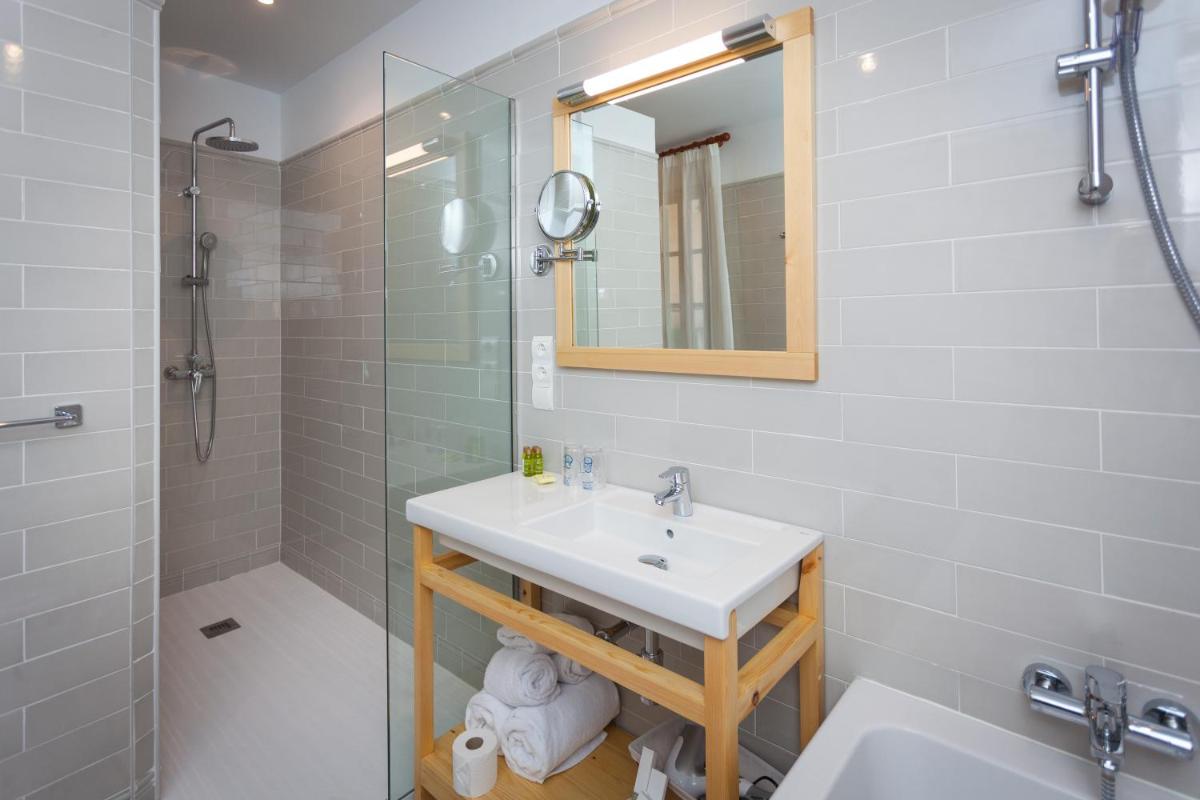Un baño de Hotel El Guía