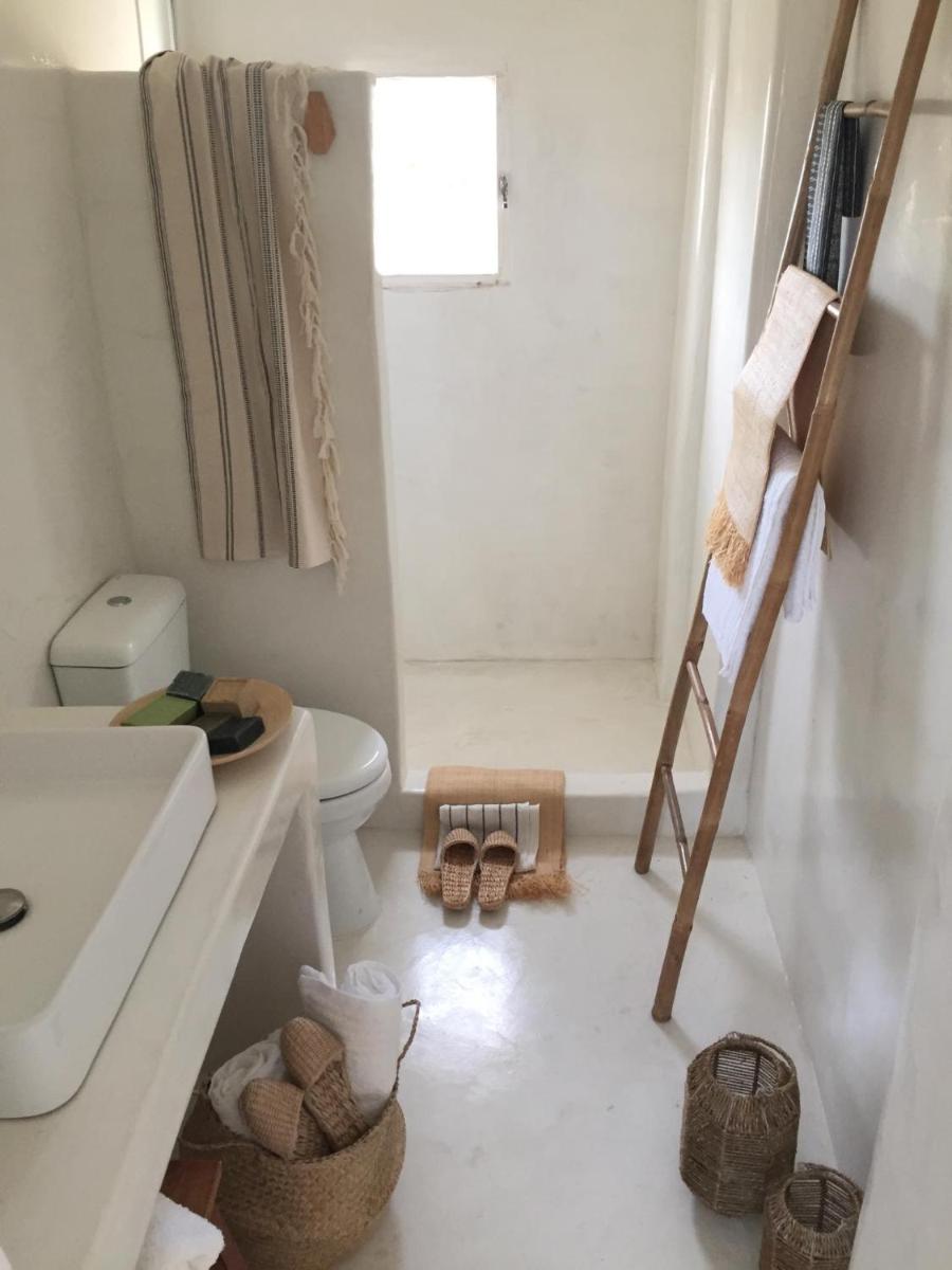 Island White - Housity