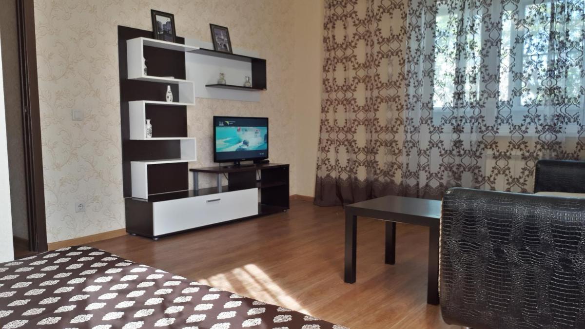 Apartment on Aleksandrova 8 - Housity