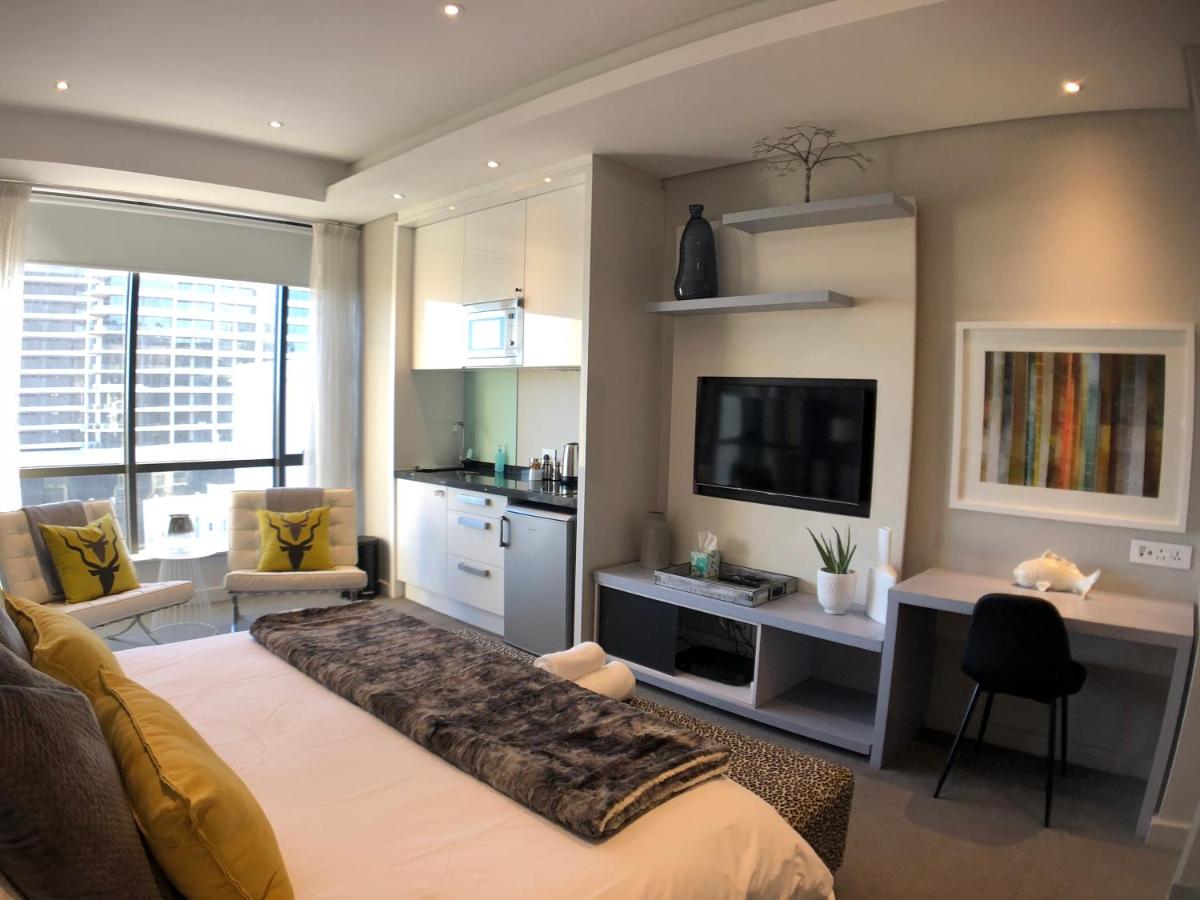Sandton Skye Suites - Housity