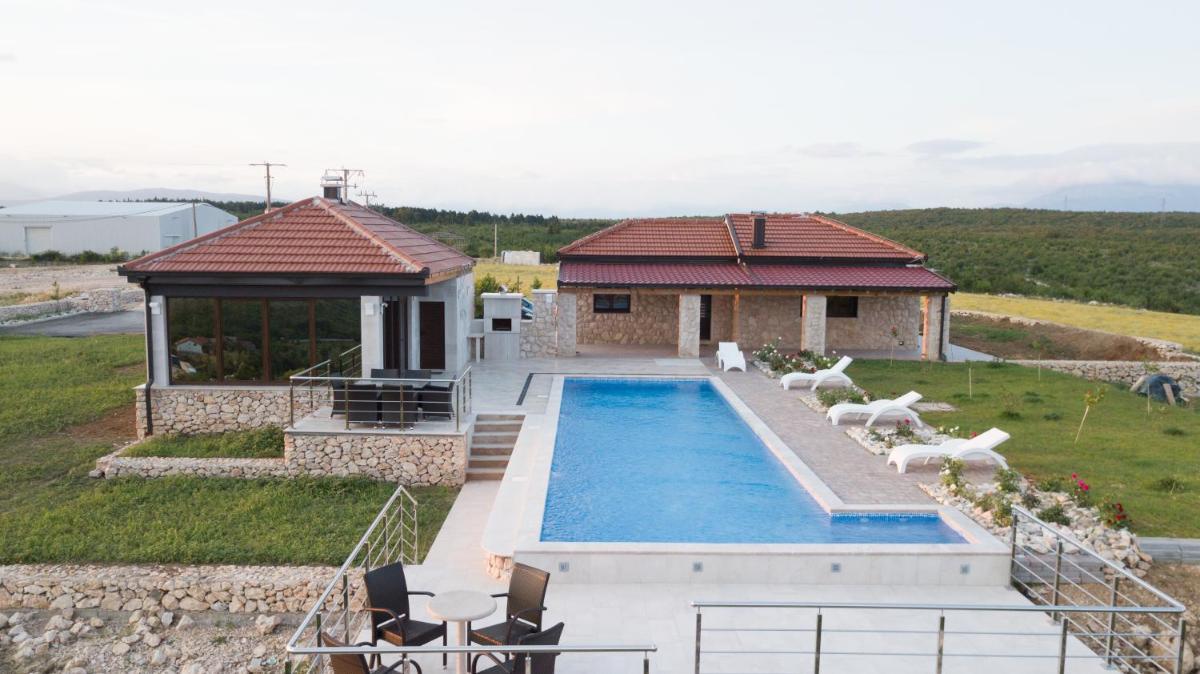 Villa Ljuba - Housity