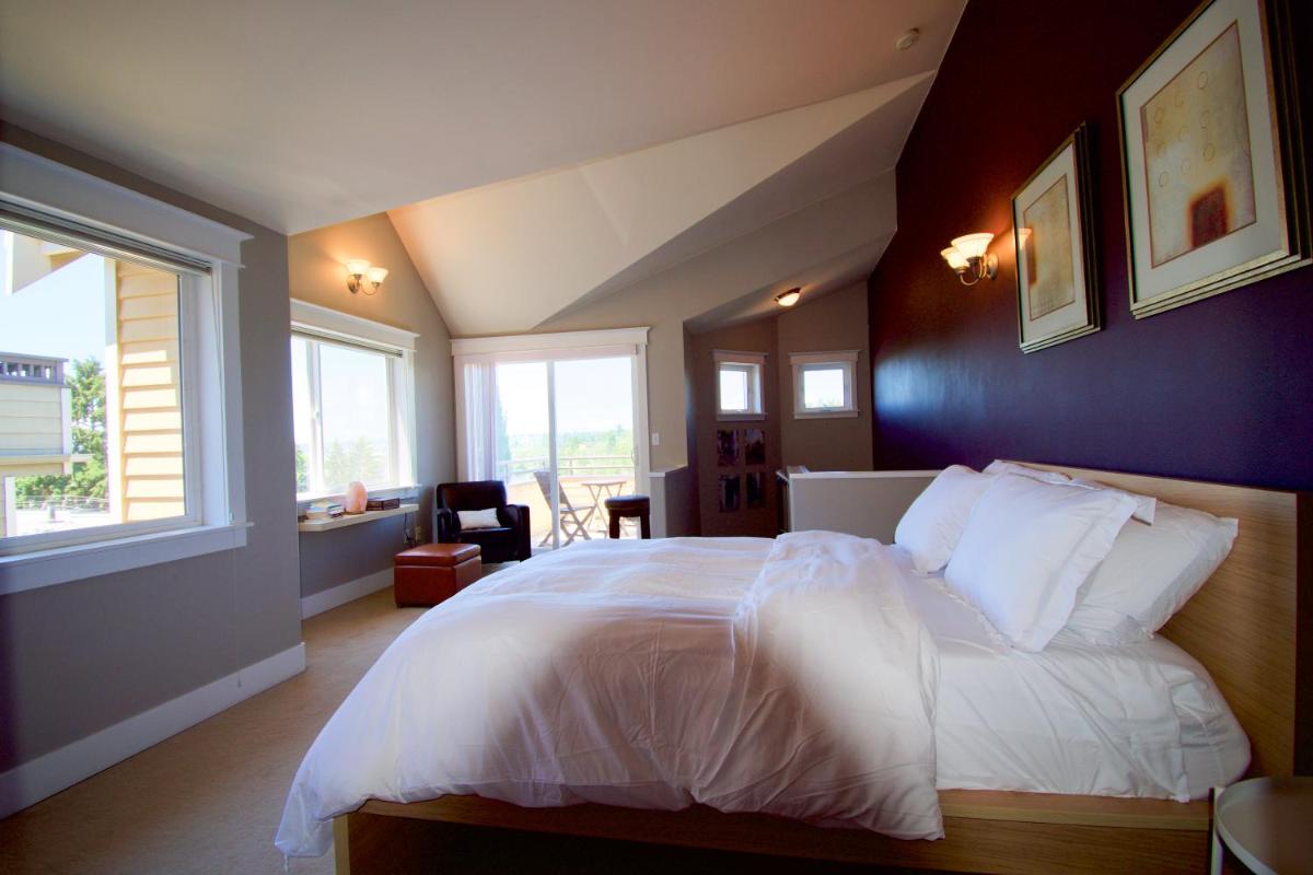 Comfort and Grace Perched on Queen Anne Hill - Housity