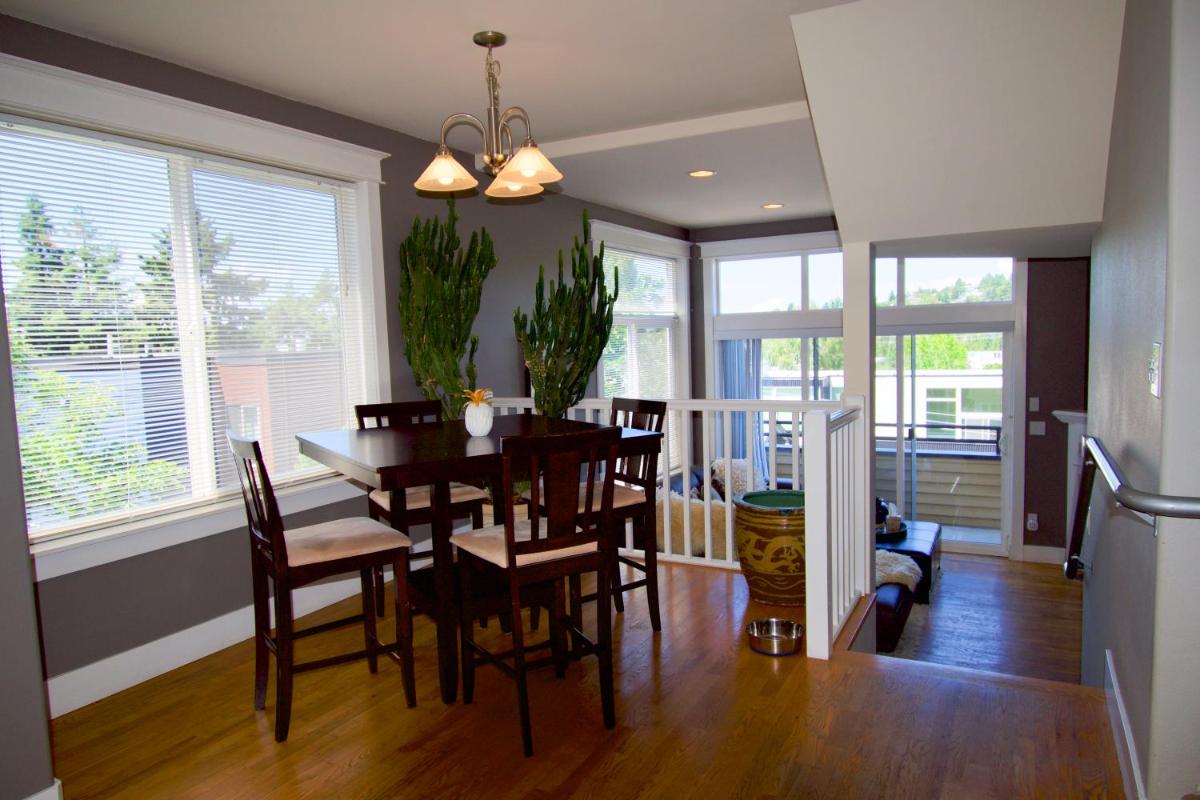Comfort and Grace Perched on Queen Anne Hill - Housity