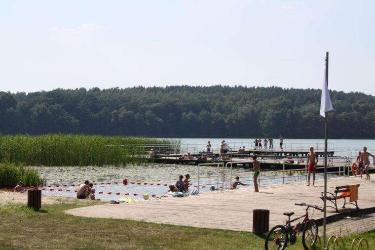 Bacówki nad jeziorem Goszcza - Housity