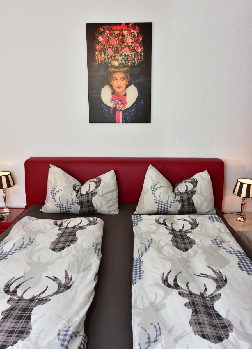 Black Forest Bollenhut - Housity