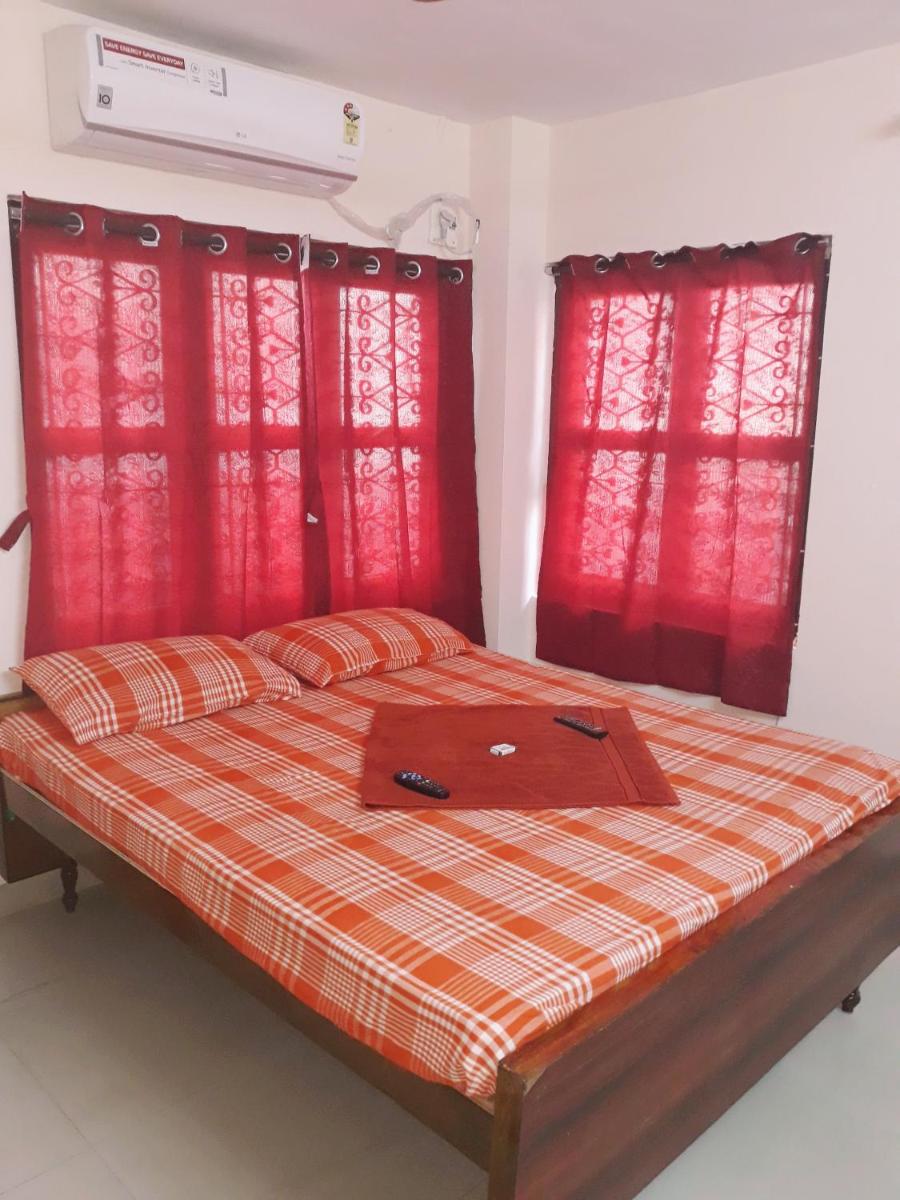 Sterling Homes Near Sankara Nethralaya & Apollo Hospitals Service Apartments With Kitchen - Housity