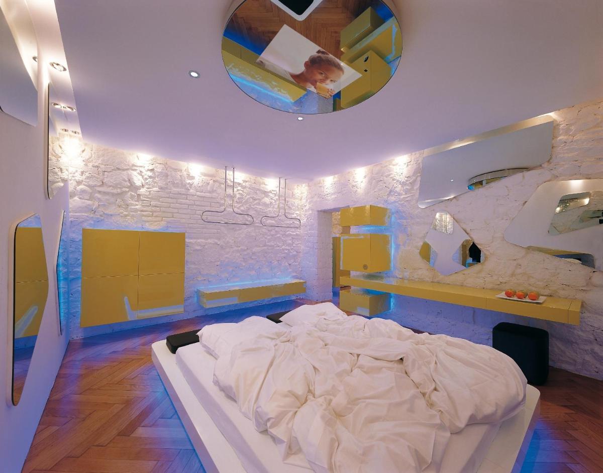 Hotel Aurora - Housity