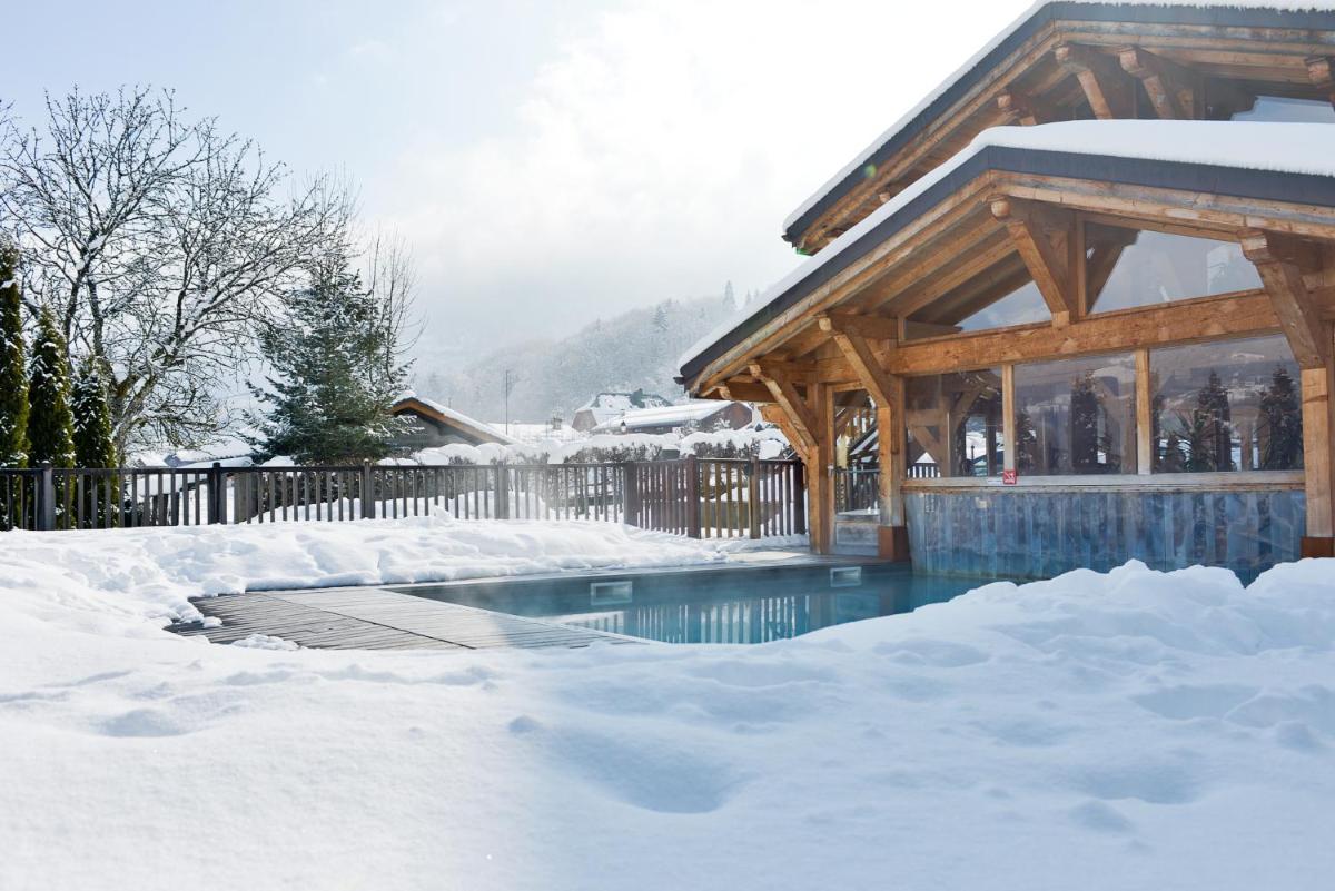 L'établissement Café-Hôtel Le Morillon, Domaine du Grand Massif-Samoëns en hiver