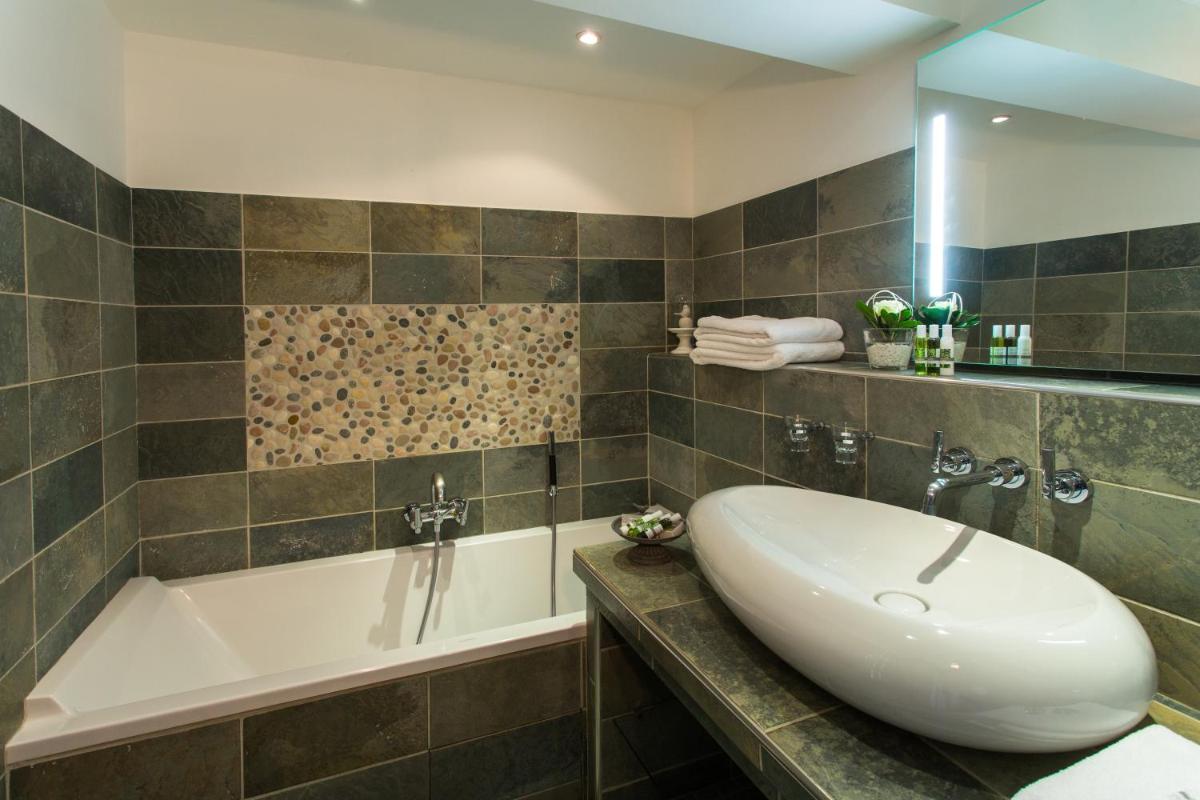 Salle de bains dans l'établissement Le Domaine Du Colombier