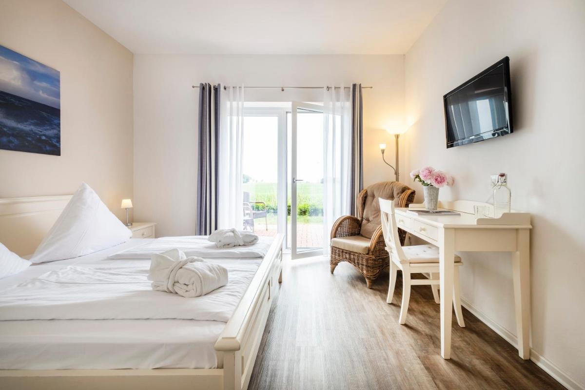 Hotel Pharisäerhof - DAS Hundehotel auf Nordstrand mit Restaurant und Café - Housity