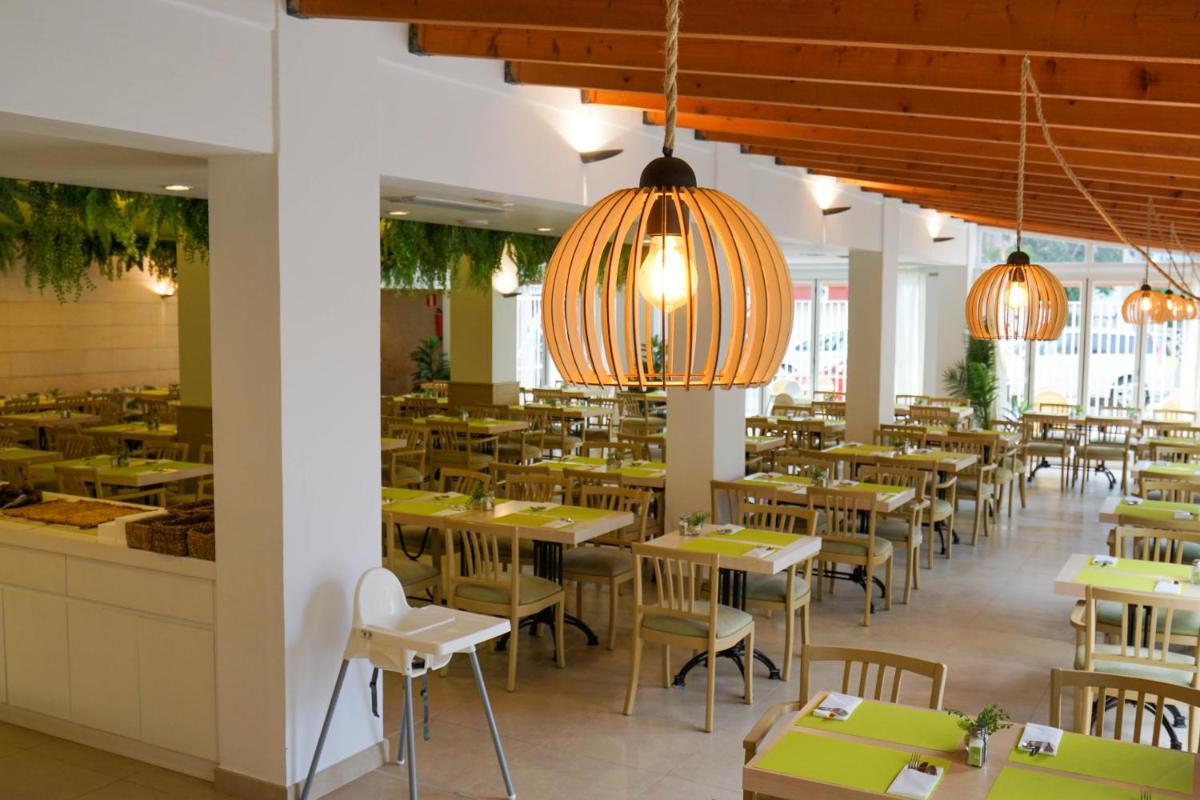 Un restaurante o sitio para comer en Houm Plaza Son Rigo