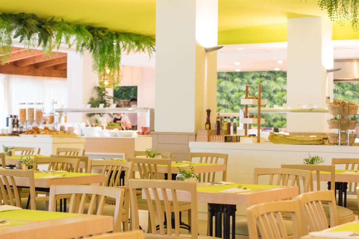 Un restaurante o sitio para comer en Houm Plaza Son Rigo